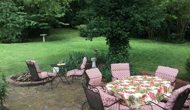 5* Cutie Has It All! Just Bring Family & Friends!