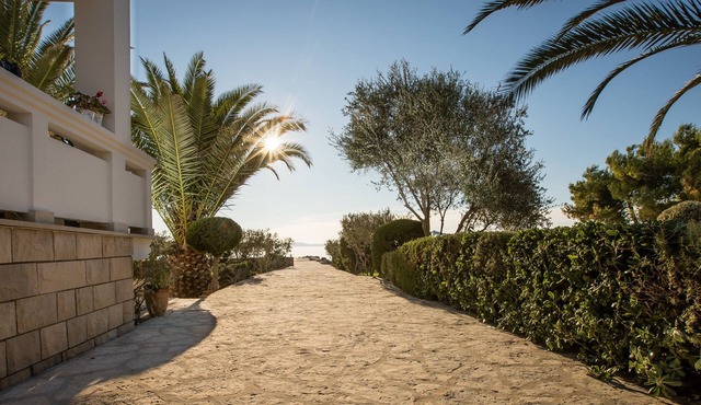 5*, directly by the sea, - beautiful, new design house