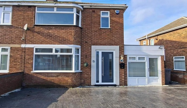 5 double bedrooms in centre of Stanground