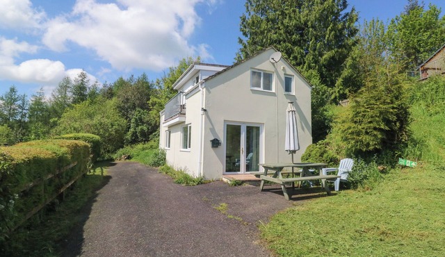 5 FOREST PARK LODGE, pet friendly in High Bickington