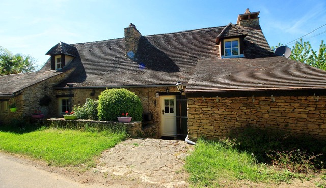 5 gîtes, a pretty stone house and 2 swimming pools in the heart of Périgord Noir