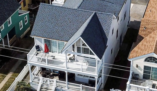 5⭐️ “GOLD COAST!” 1 BLOCK TO BEACH+BOARDWALK! 4B 2B 2nd Fl. Private Rooftop Deck!