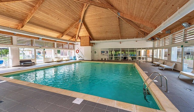 5-Guest Cottage with Terrace in Loire