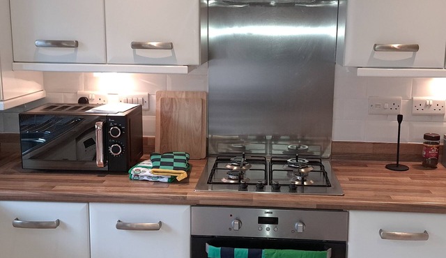 5* home in a quiet location with free parking. Easy access to amenities.