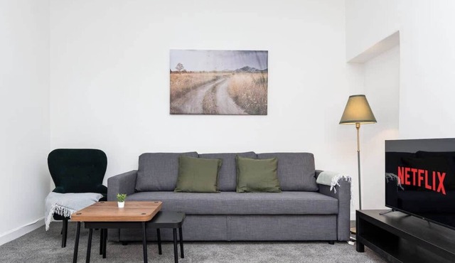 5 Individual Beds - Free Parking-by Holiday Homes