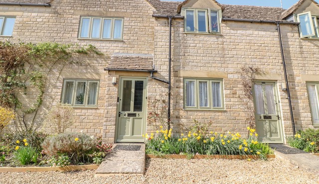 5 JUBILEE COURT in Bibury