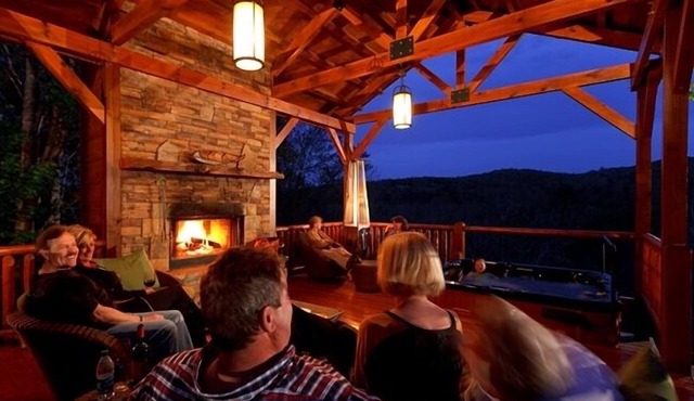 5 King Suite Cabin – Mountain Views, Creek Access & Hot Tub