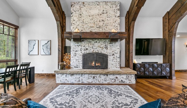 5 KINGS + Bunk Rm, 12 Person Soaking Tub, 7 Fireplaces, Game Rm, Wet Bar