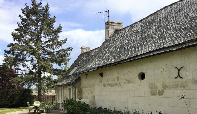 5 km from Saumur, 16th century farmhouse in the countryside.