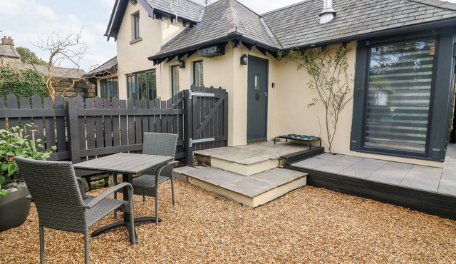 5 LAKE HOUSE, pet friendly, with open fire in Bentham, Yorkshire