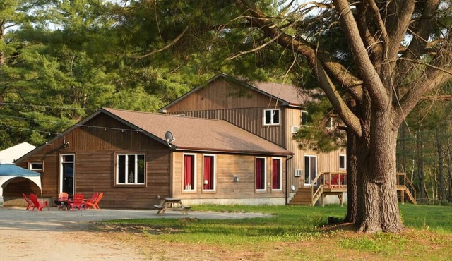 #5 Lodge Room (1 Queen Bed)