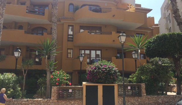 5* Luxury Panorama Park 2 bed Apartment/Private Parking/24h security