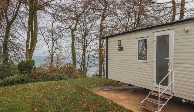 5 MANOR PARK, pet friendly, with pool in Bucks Cross, Bideford