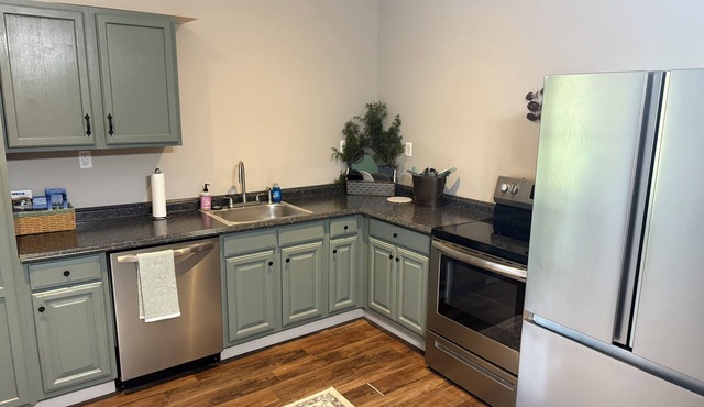 .5 mi. from Weiss Lake - Charming 2 br house with AC, WiFi in Cedar Bluff, AL.