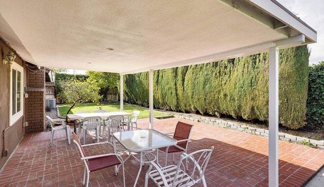 5 Mi to Anaheim Convention Center: Retreat w/Yard