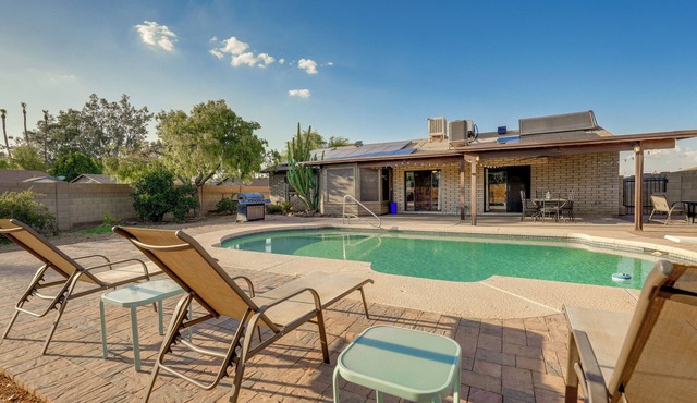 5 Mi to ASU! Family Getaway w/Patio & Fire Pit