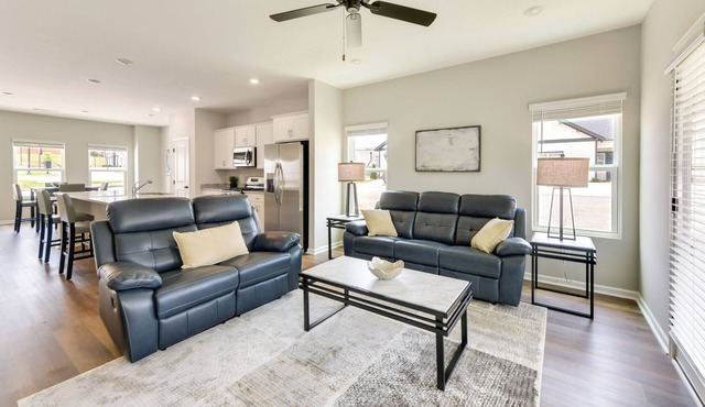 5 Mi to Auburn University: Sleek Townhome w/Patio