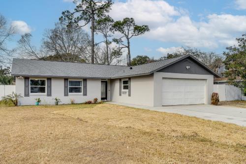 5 Mi to Beach and Main St Pier Quiet Family Getaway