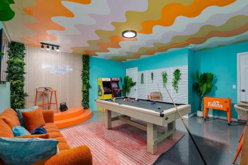 5 Mi to Beach Game Room with Karaoke Grill
