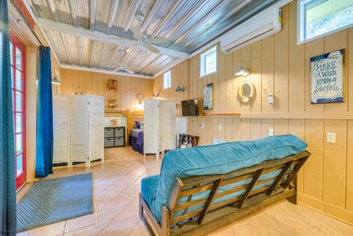 5 Mi to Beach Inglis Studio with Patio and Grill!