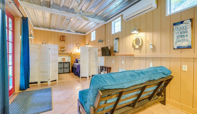 5 Mi to Beach: Inglis Studio w/Patio & Grill!