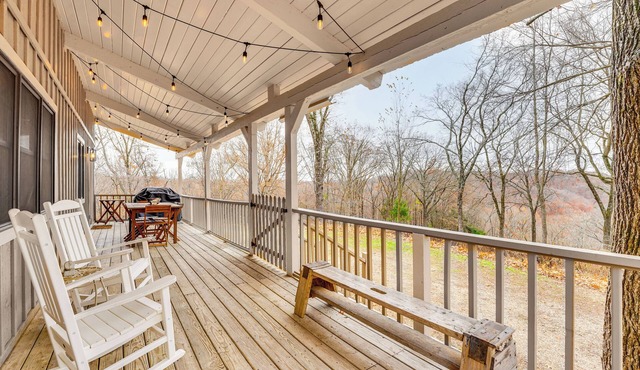 5 Mi to Beaver Lake: Family Cabin w/Game Room