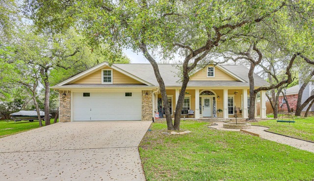 5 Mi to Belton Lake: Peaceful Home w/Hot Tub