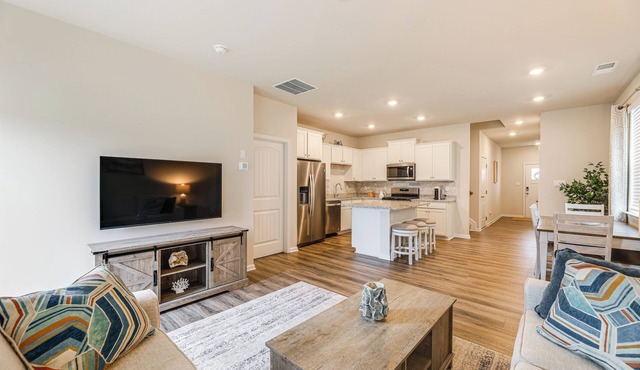 5 Mi to Bethany Beach: Townhome w/Pool!