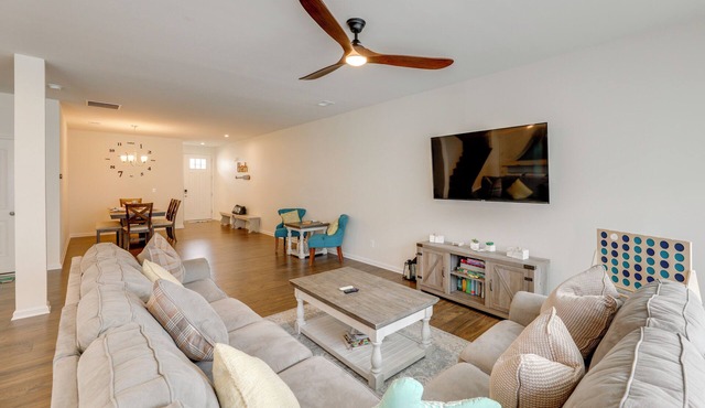 5 Mi to Bethany Beach: Modern Gem w/Pool Access!