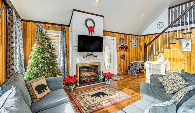 5 Mi to Blue Ridge Parkway: Mountain Cabin in Cana