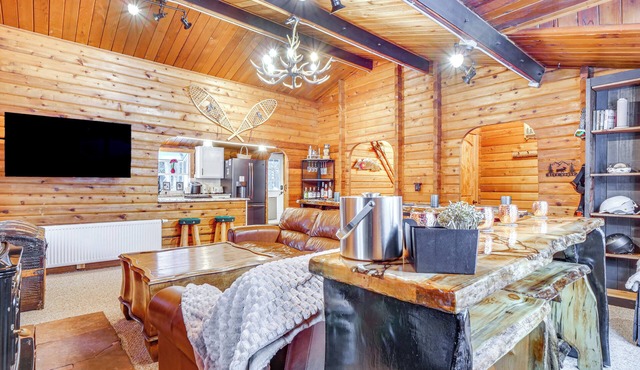 5 Mi to Breckenridge Ski Resort: Cozy Wood Cabin!