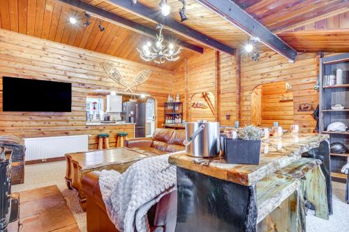 5 Mi to Breckenridge Ski Resort Cozy Wood Cabin!