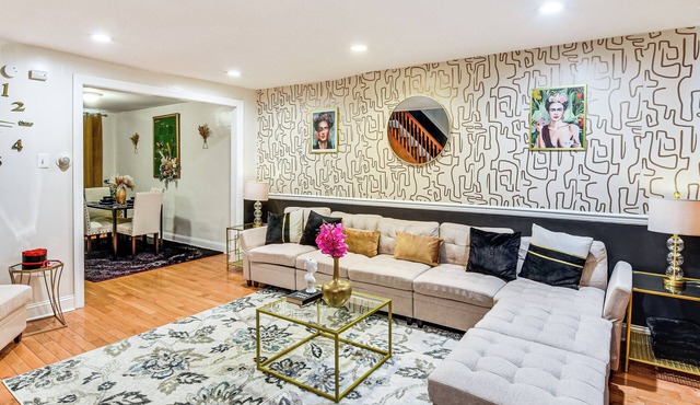 5 Mi to Center City: Townhome in Elmwood Park