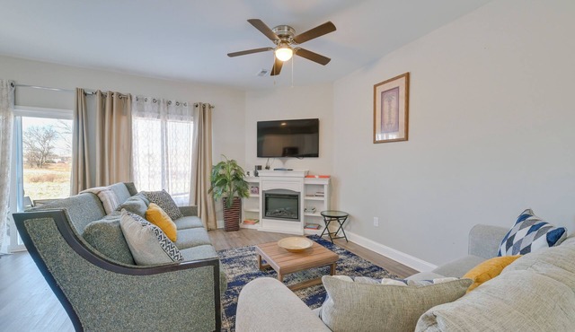 5 Mi to Charlotte Motor Speedway: Cozy Townhome