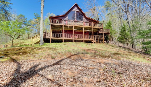 5 Mi to Cherokee Lake: Pet-Friendly Cabin w/Deck!