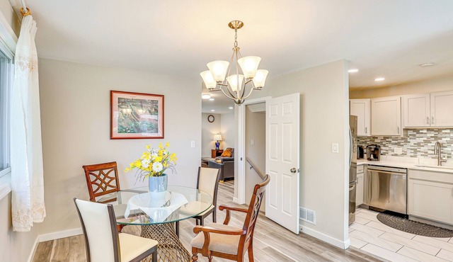 5 Mi to Downtown Baltimore: Quiet Home w/Porch