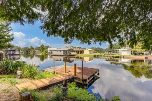 5 Mi to Downtown Morgan City: Waterfront Retreat