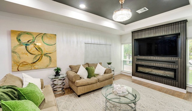 5 Mi to Dtwn: Dallas Home w/Patio & Fire Pit!
