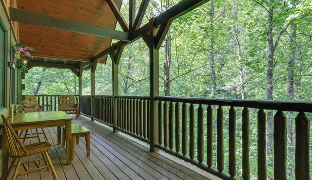 5 Mi to Dtwn: Gatlinburg Cabin w/Hot Tub!