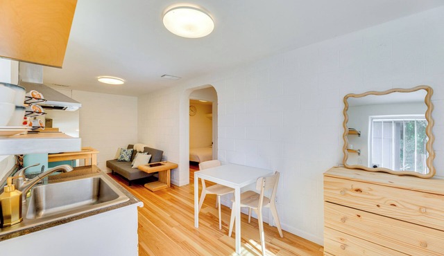 5 Mi to Dtwn Los Angeles: Apt w/Outdoor Space!