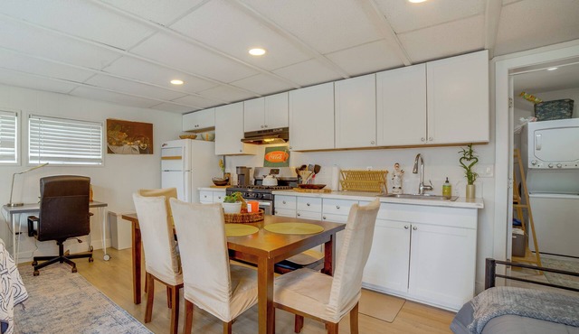 5 Mi to Dtwn Riverside & Hospital! Remote-Work Hub