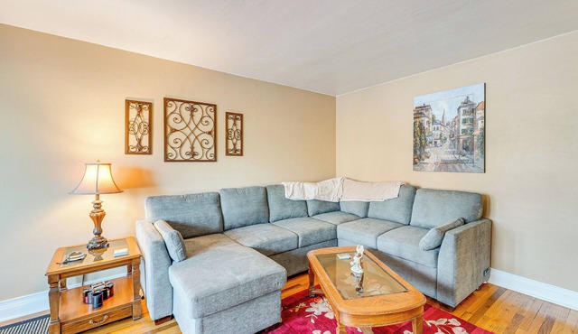 5 Mi to Dtwn Rockford: Pet-Friendly Home w/Yard!
