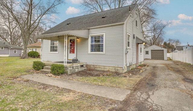 5 Mi to Dtwn & YSU: Pet-Friendly Youngstown Home