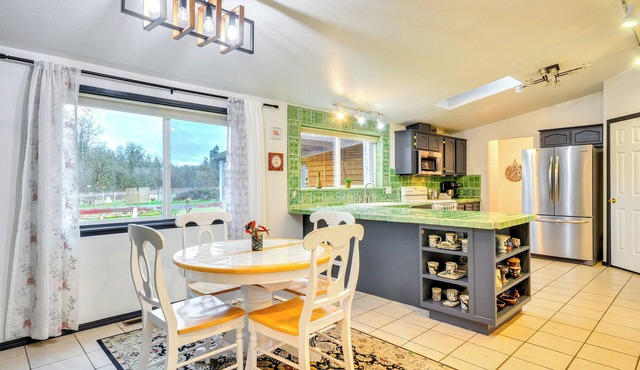 5 Mi to Forest Grove: Historic Farmland Escape