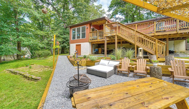 5 Mi to Harpers Ferry Nhp: Quiet Home w/Deck