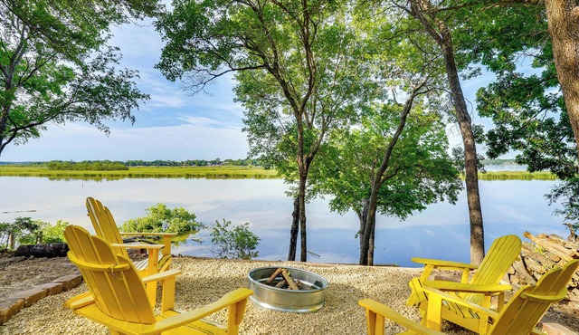 5 Mi to Historic Granbury Square: Lakefront Escape