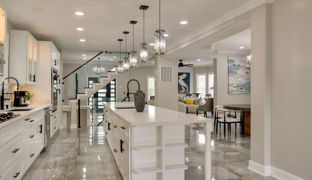 5 Mi to Inner Harbor: Expansive Family Getaway