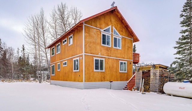 5 Mi to Kasilof River: Forest-View Retreat w/Deck