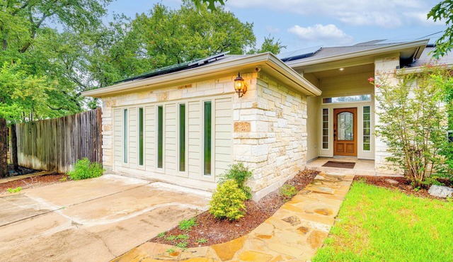 5 Mi to Lake: Cedar Park Home w/Outdoor Oasis