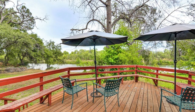 5 Mi to Lake Oroville: Huge Riverfront Home!